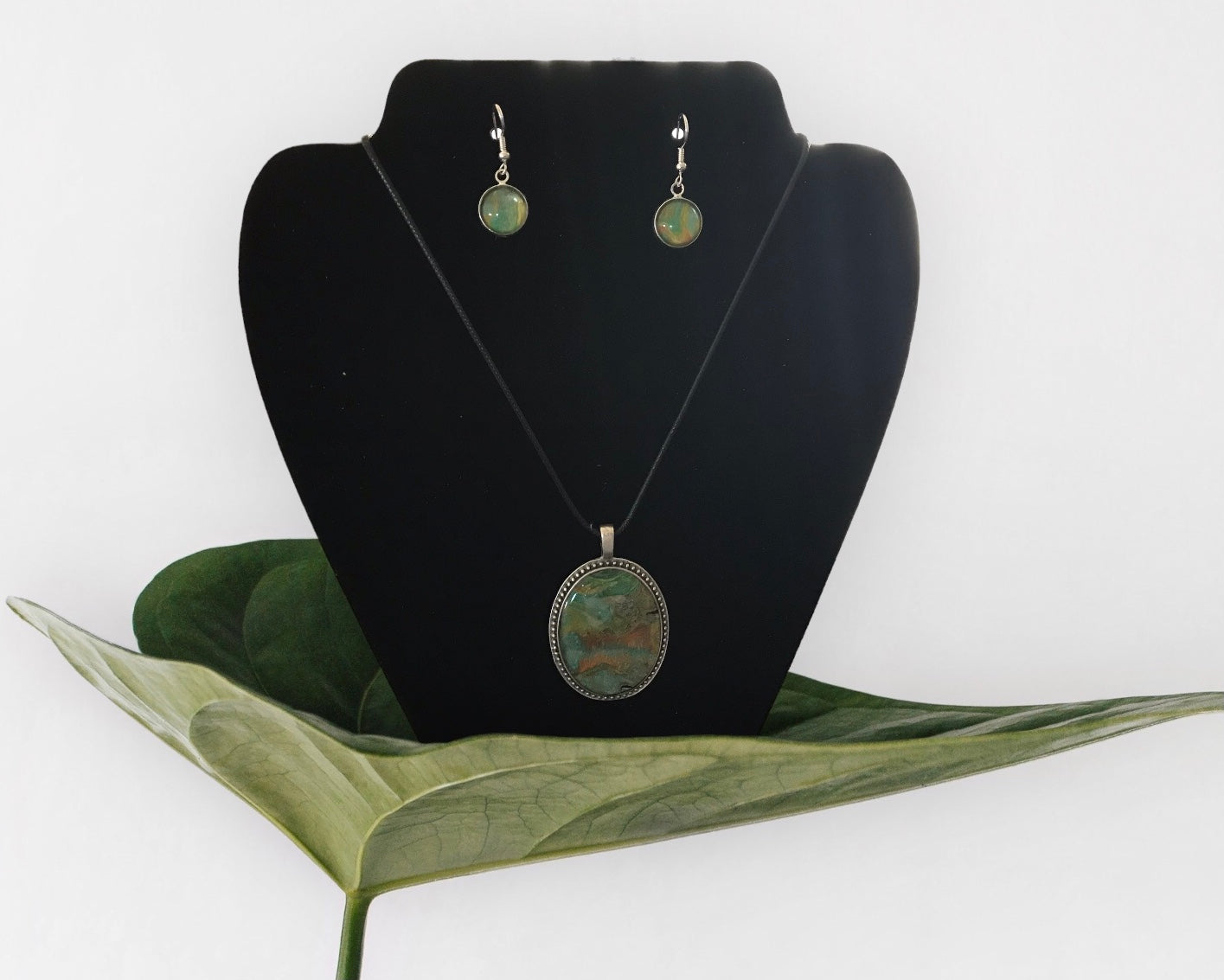 Nature’s Glory Pendant Set
