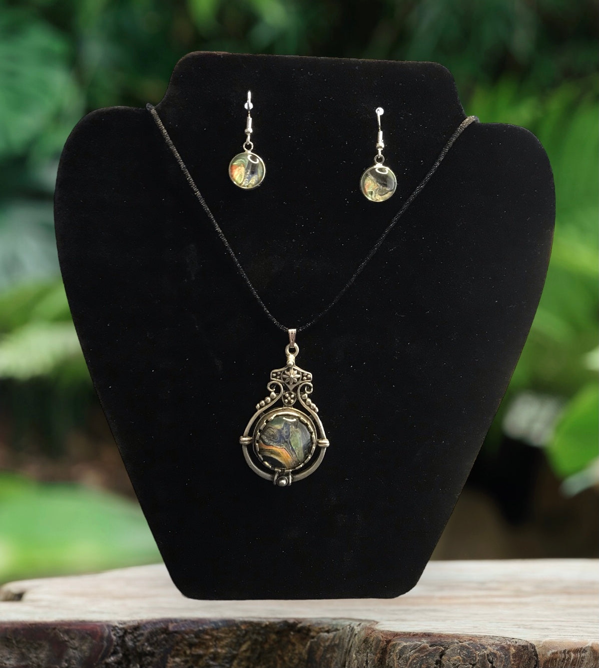 Hammered Metal Acrylic Pendant Set