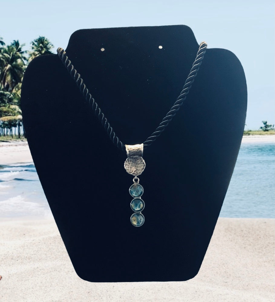 Hammered Metal Acrylic Pour Pendant