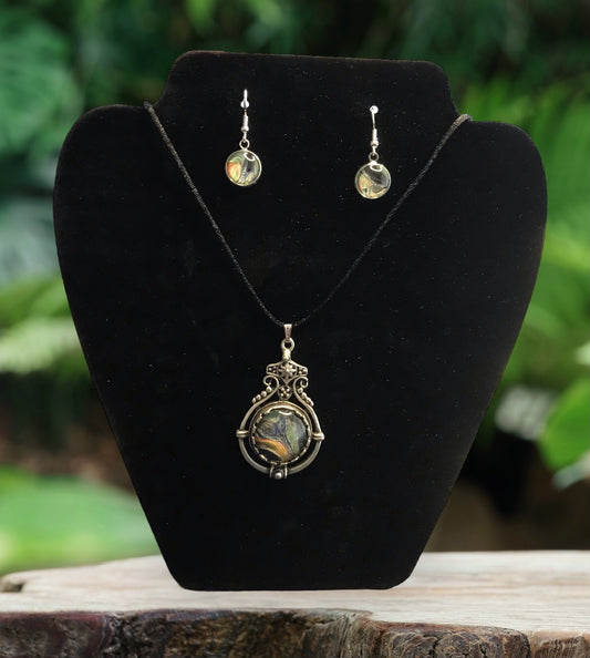 Hammered Metal Acrylic Pendant Set